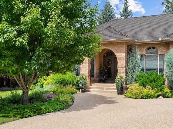 39 Baycrest Court SW