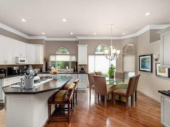 39 Baycrest Court SW