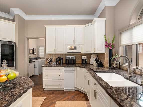 39 Baycrest Court SW