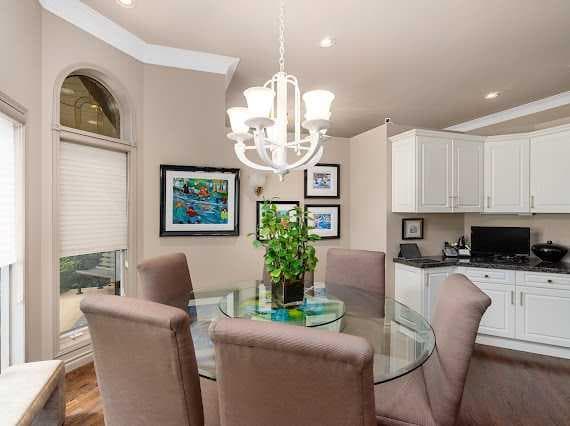 39 Baycrest Court SW