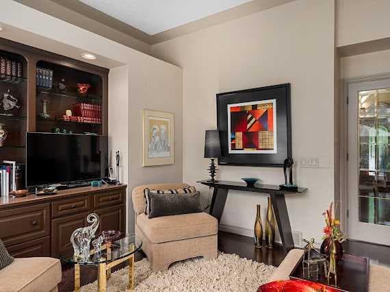 39 Baycrest Court SW