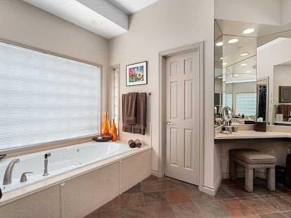 39 Baycrest Court SW