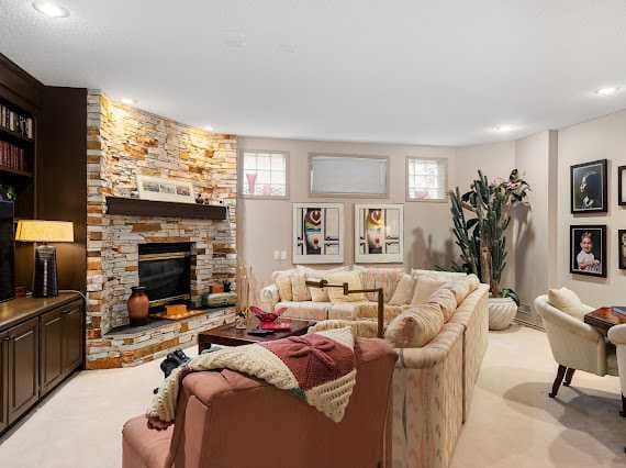 39 Baycrest Court SW