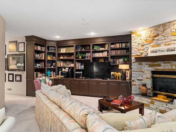 39 Baycrest Court SW