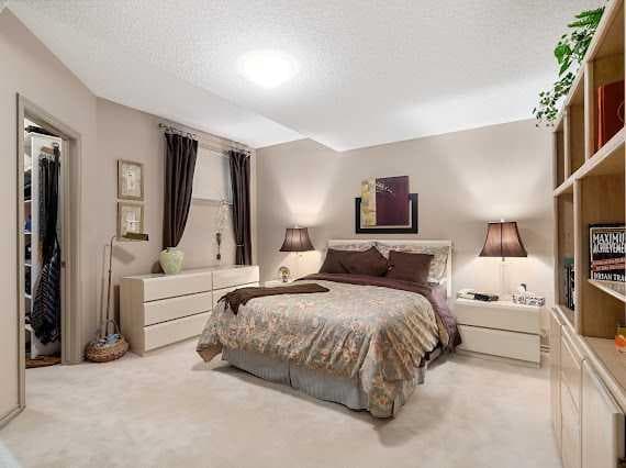 39 Baycrest Court SW