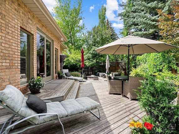 39 Baycrest Court SW