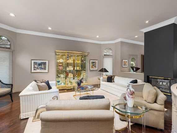 39 Baycrest Court SW