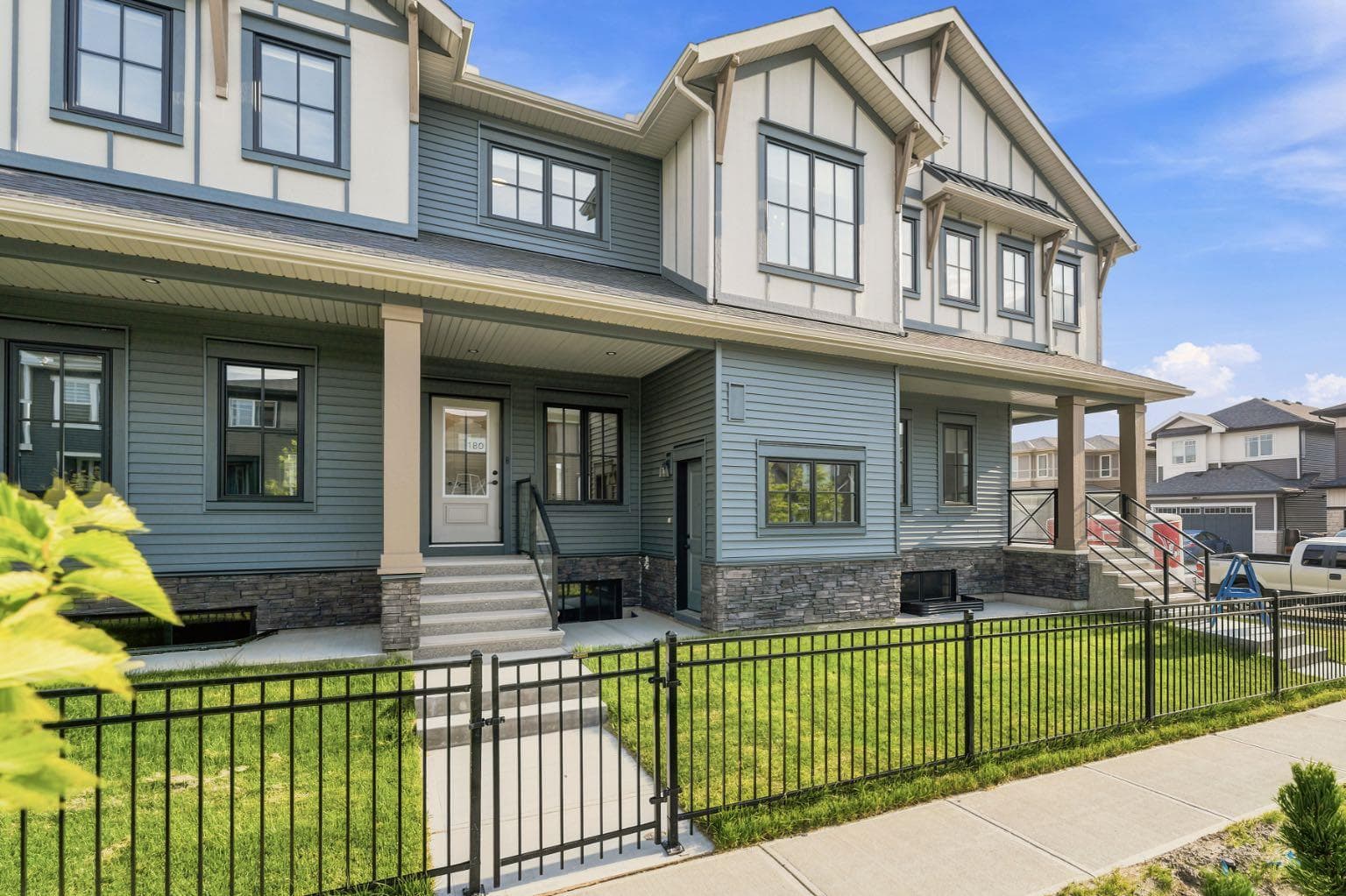 180 Lawson Lane SE