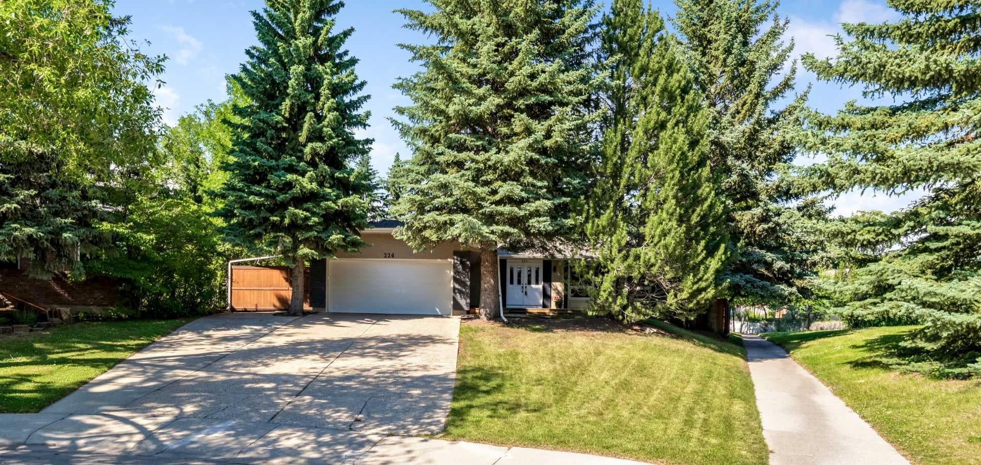 224 Varsity Crescent NW