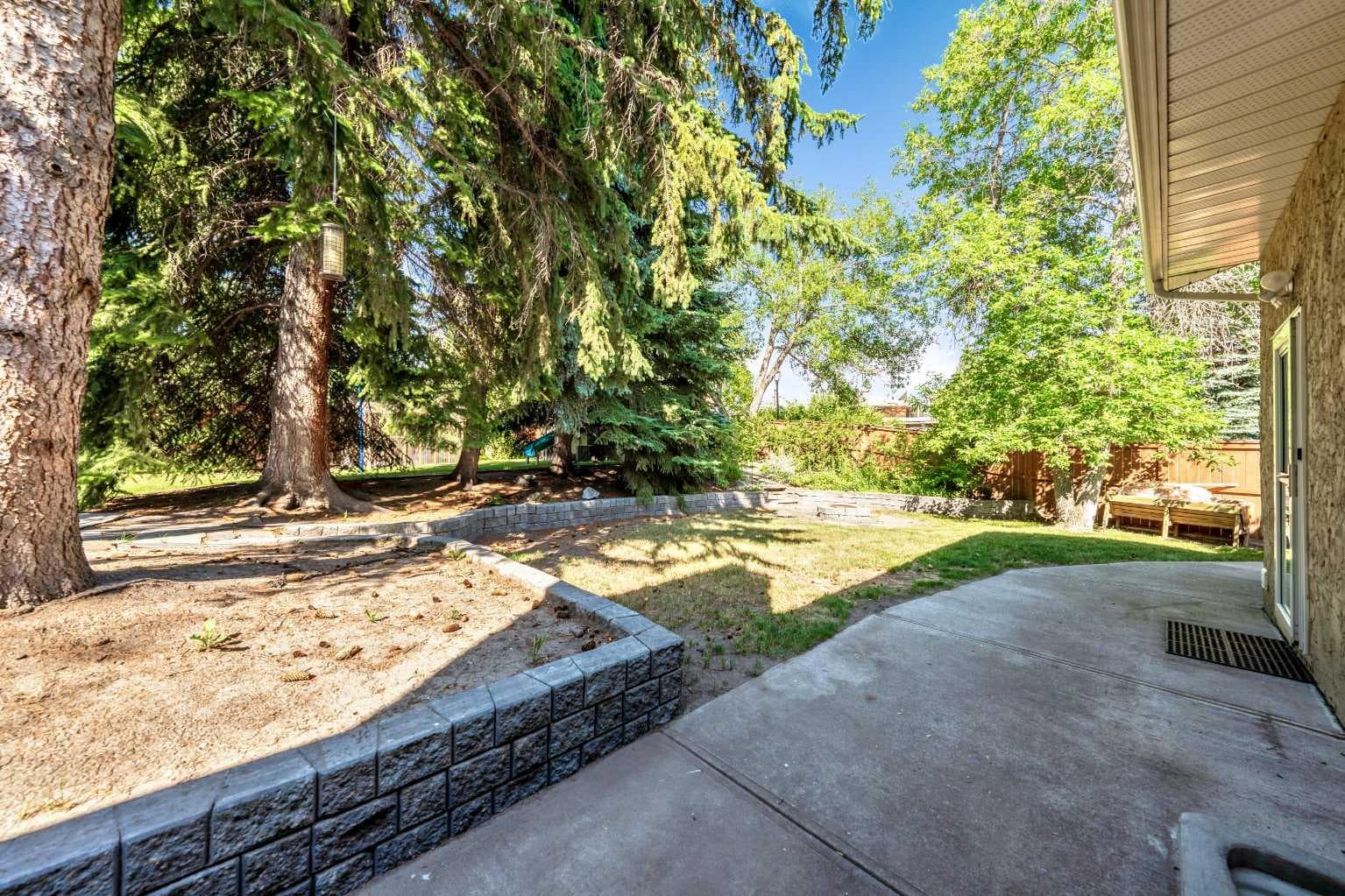 224 Varsity Crescent NW