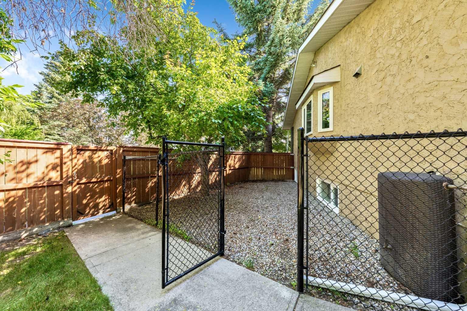 224 Varsity Crescent NW
