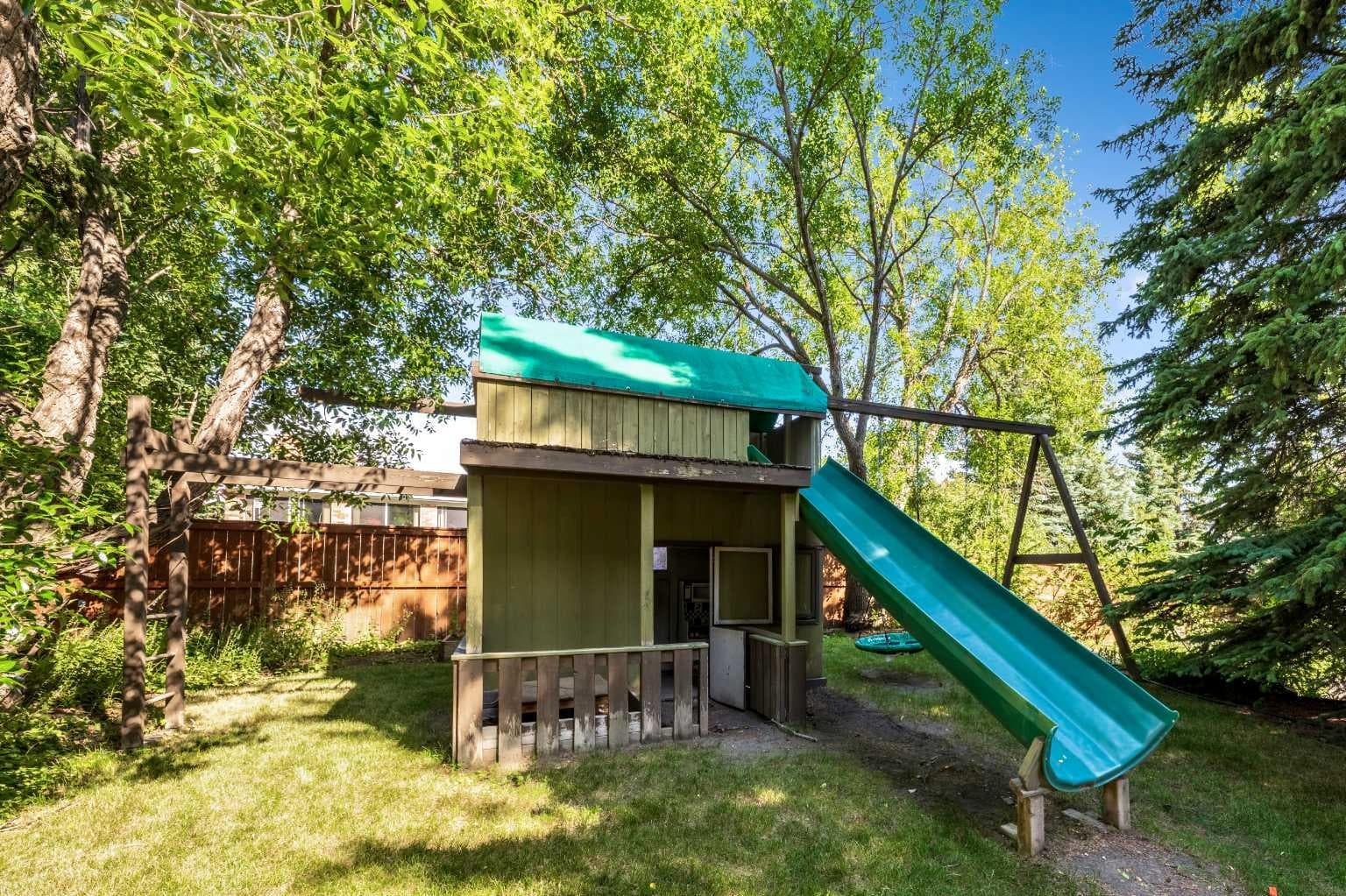 224 Varsity Crescent NW