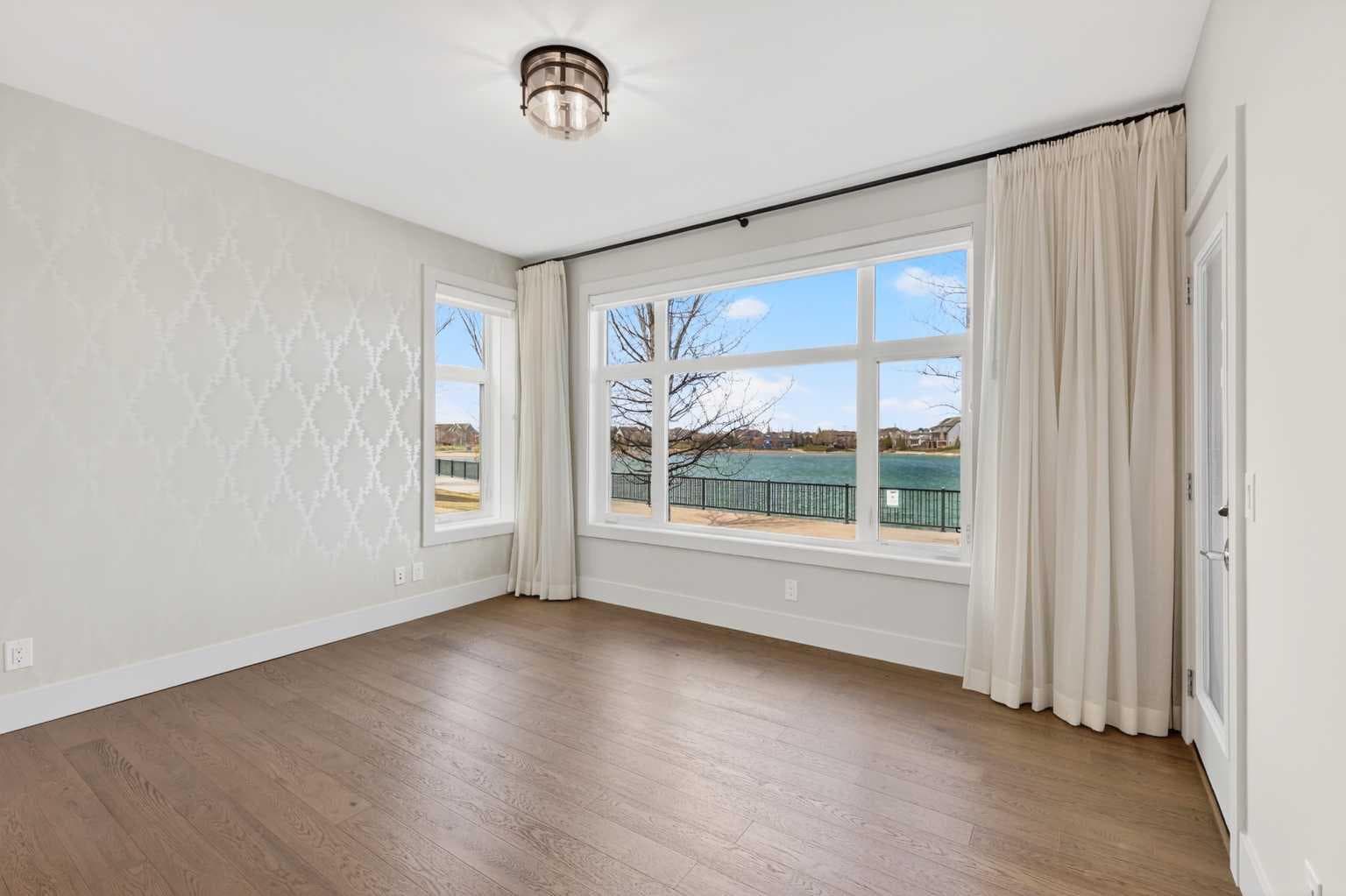 101, 23 Mahogany Circle SE