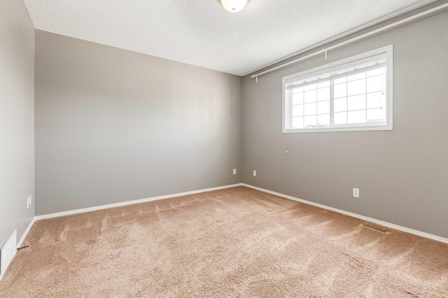87 Royal Elm Way NW