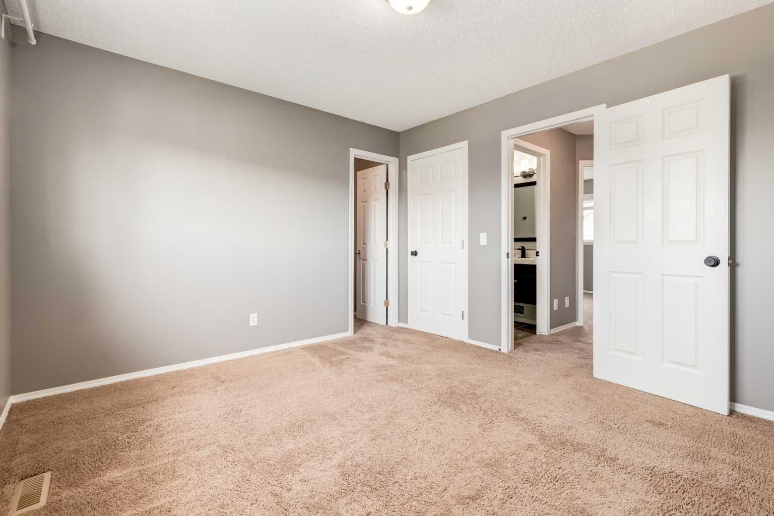 87 Royal Elm Way NW