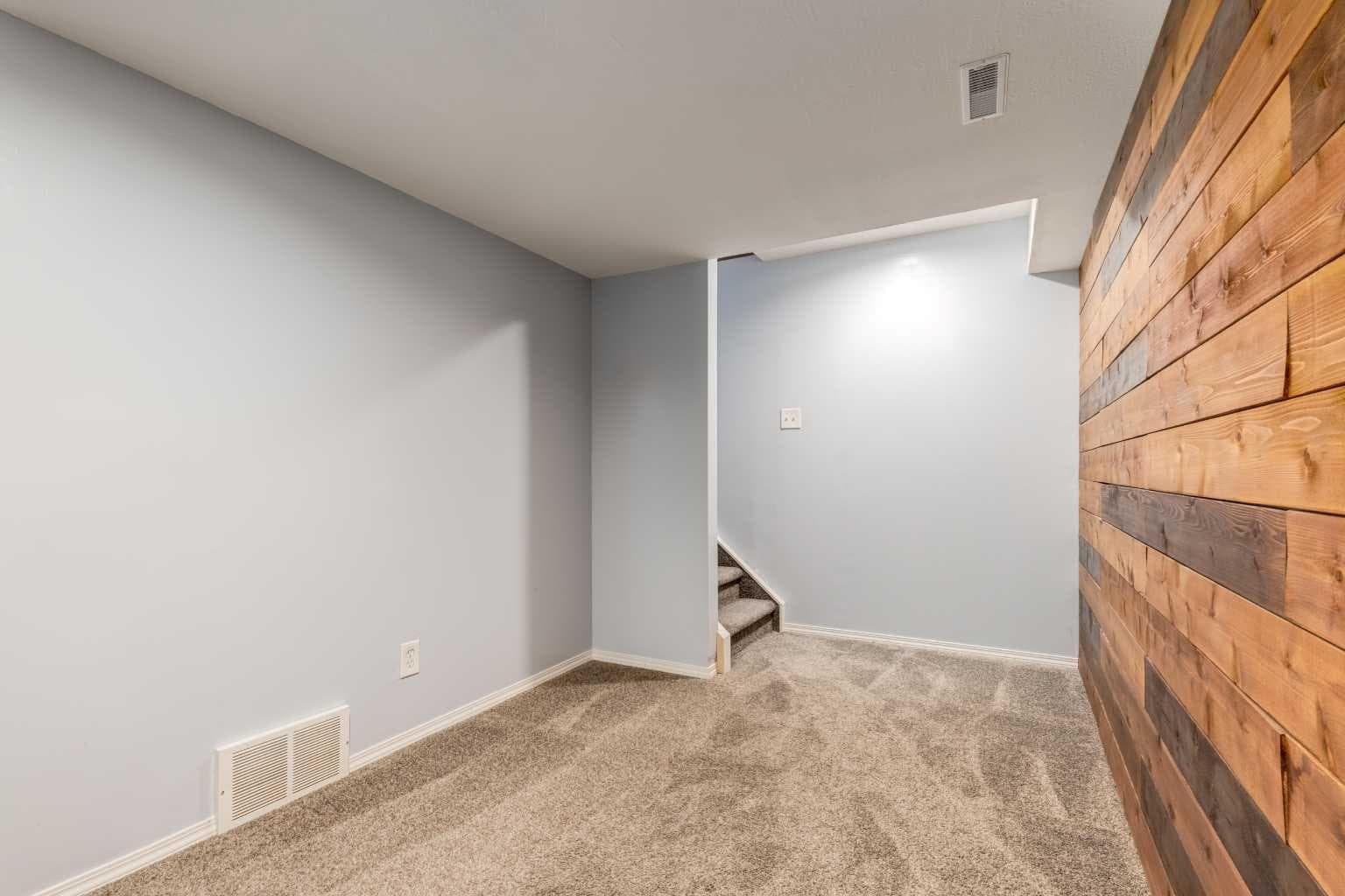 87 Royal Elm Way NW