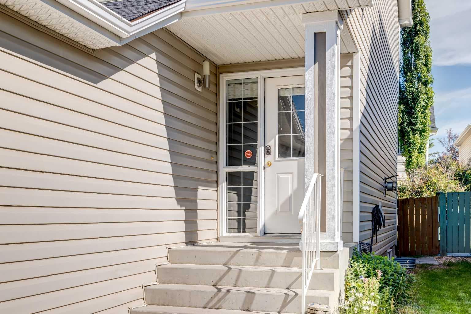 87 Royal Elm Way NW