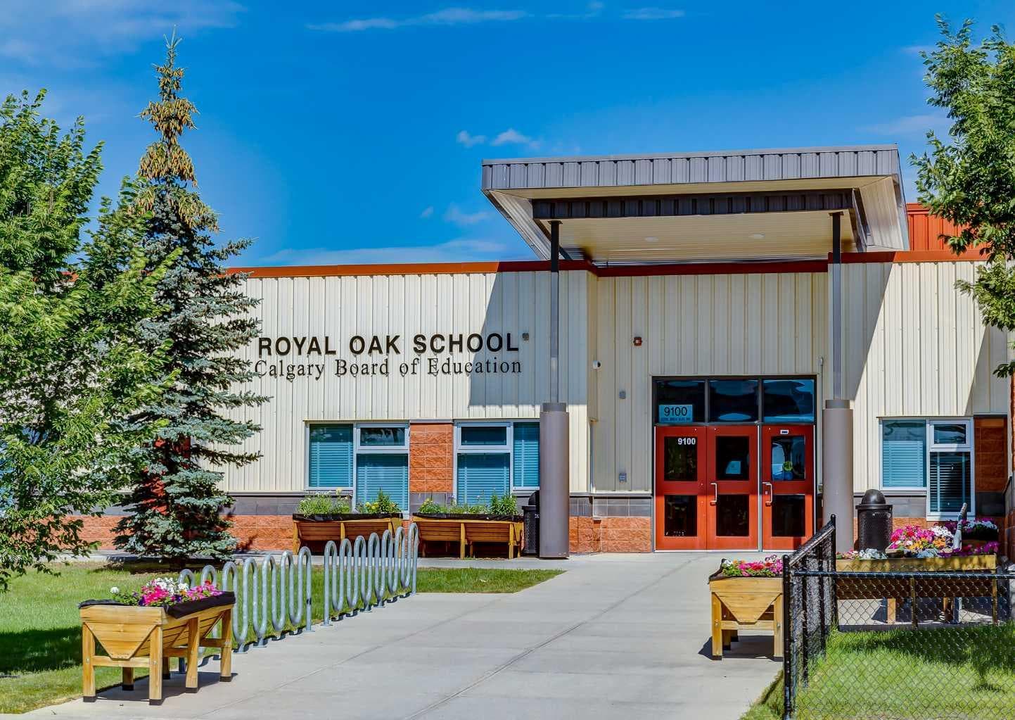 87 Royal Elm Way NW