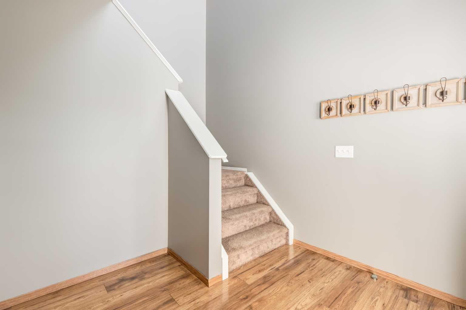 87 Royal Elm Way NW