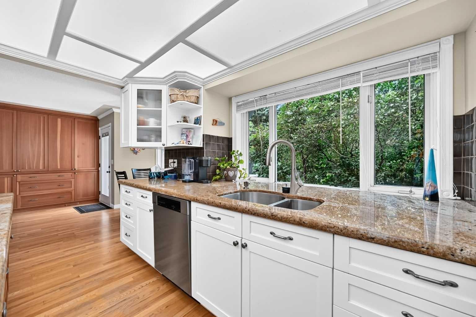 777 EAST LAKEVIEW Road 