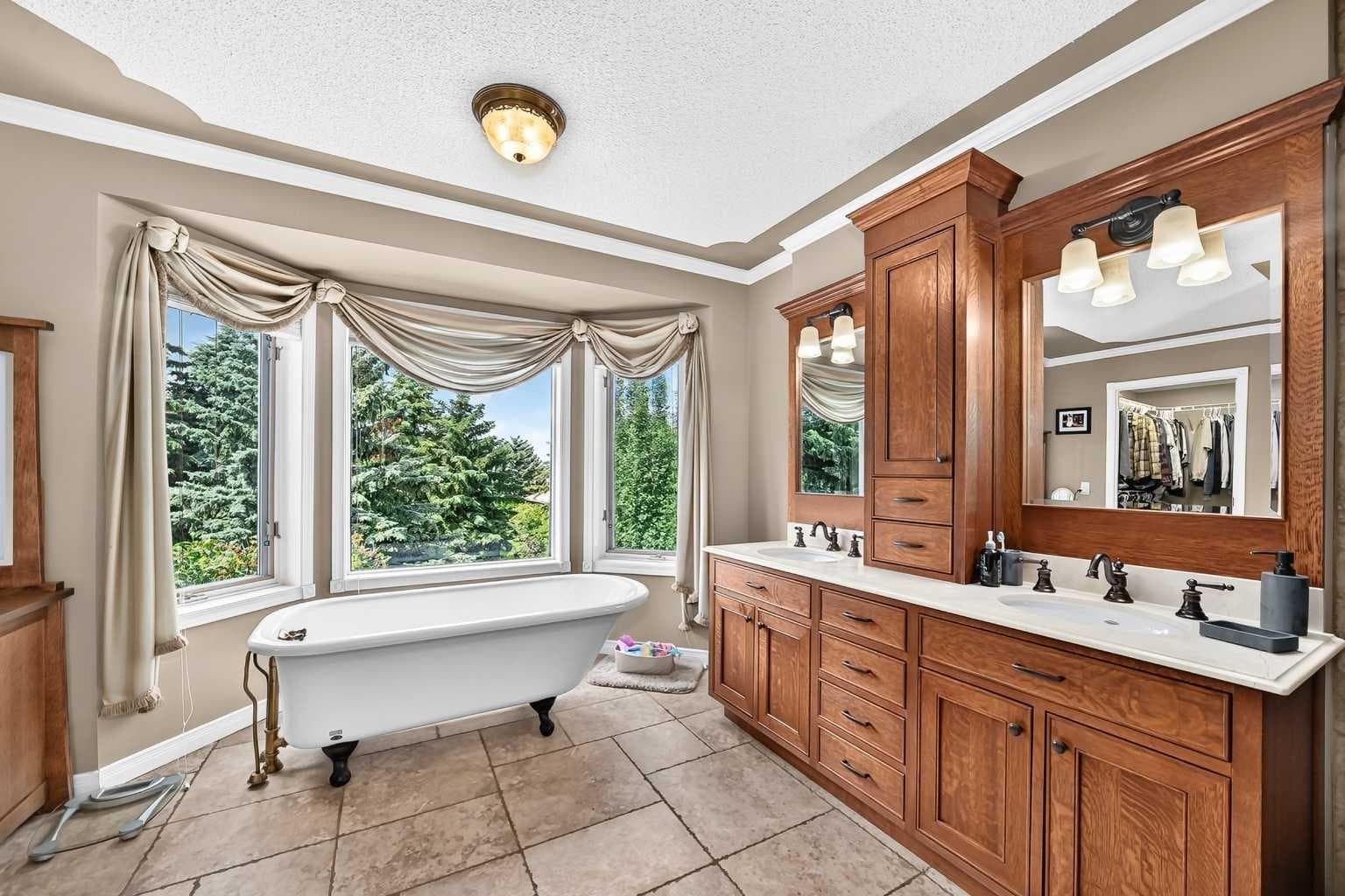 777 EAST LAKEVIEW Road 