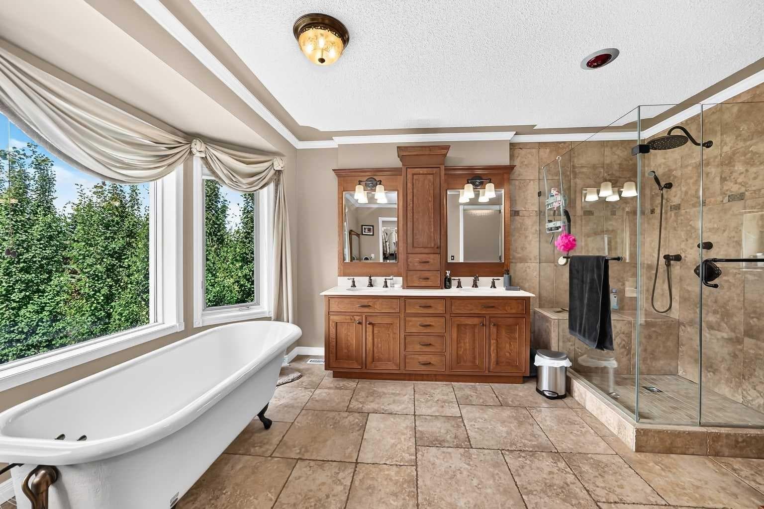 777 EAST LAKEVIEW Road 
