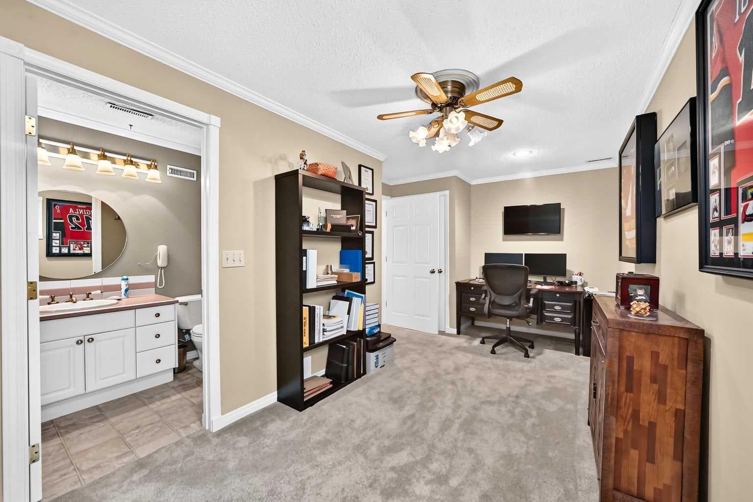 777 EAST LAKEVIEW Road 