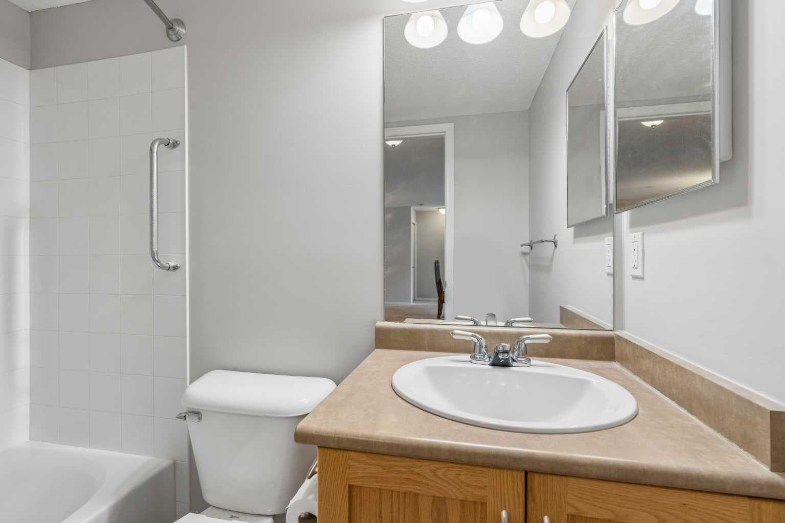 7207, 304 Mackenzie Way SW