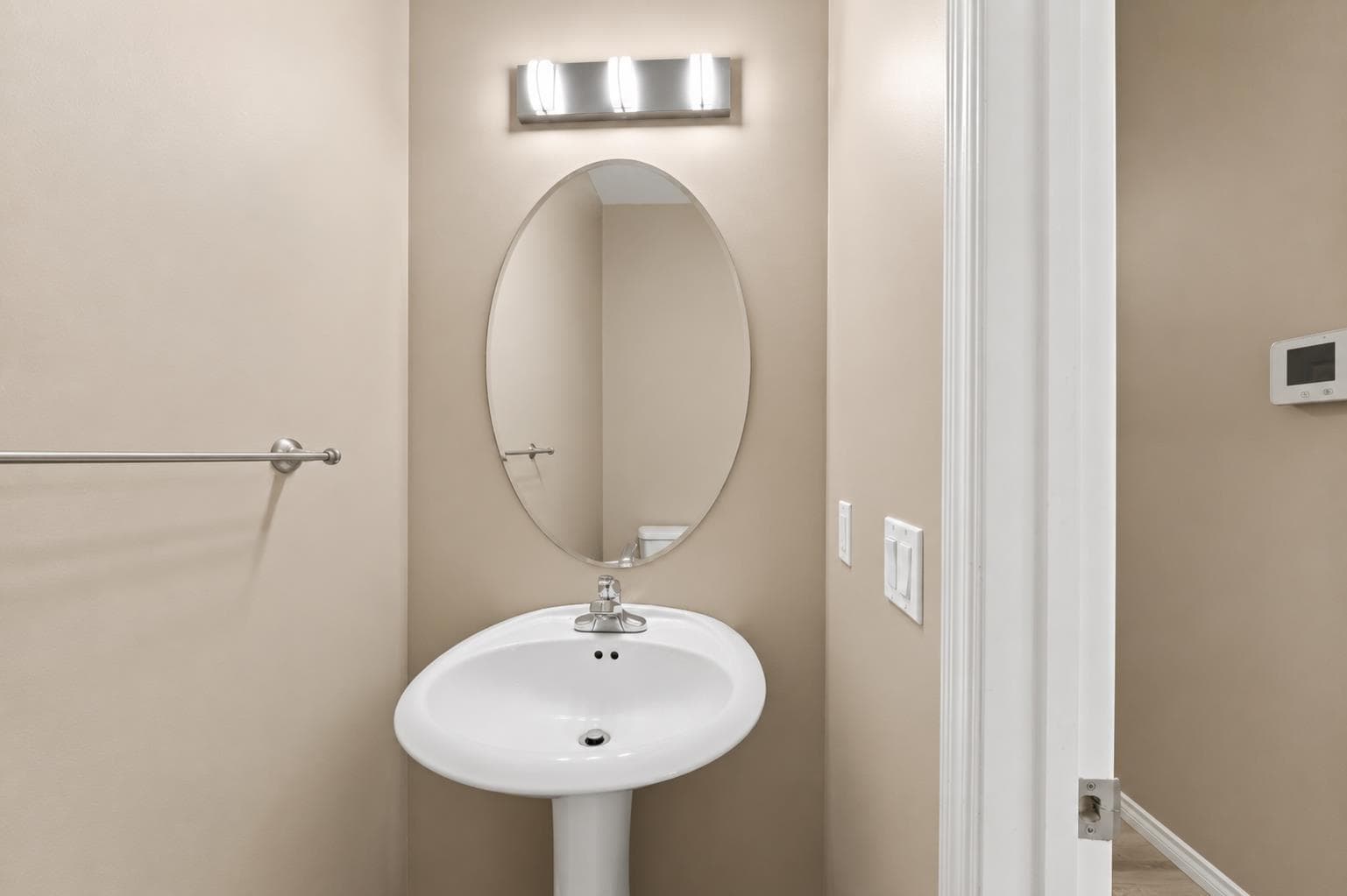207, 620 Luxstone Landing SW