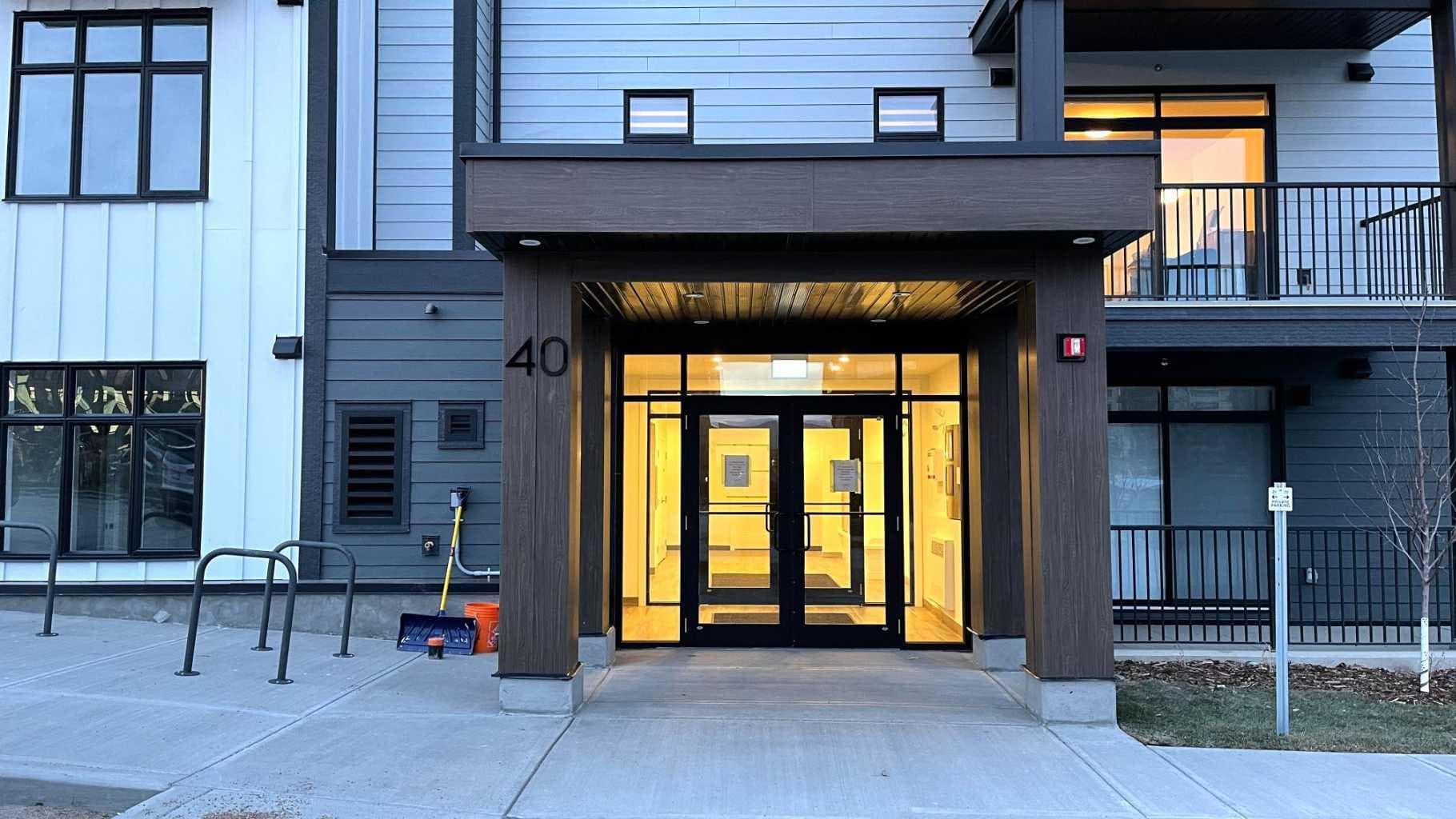 115, 40 Sage Hill  NW