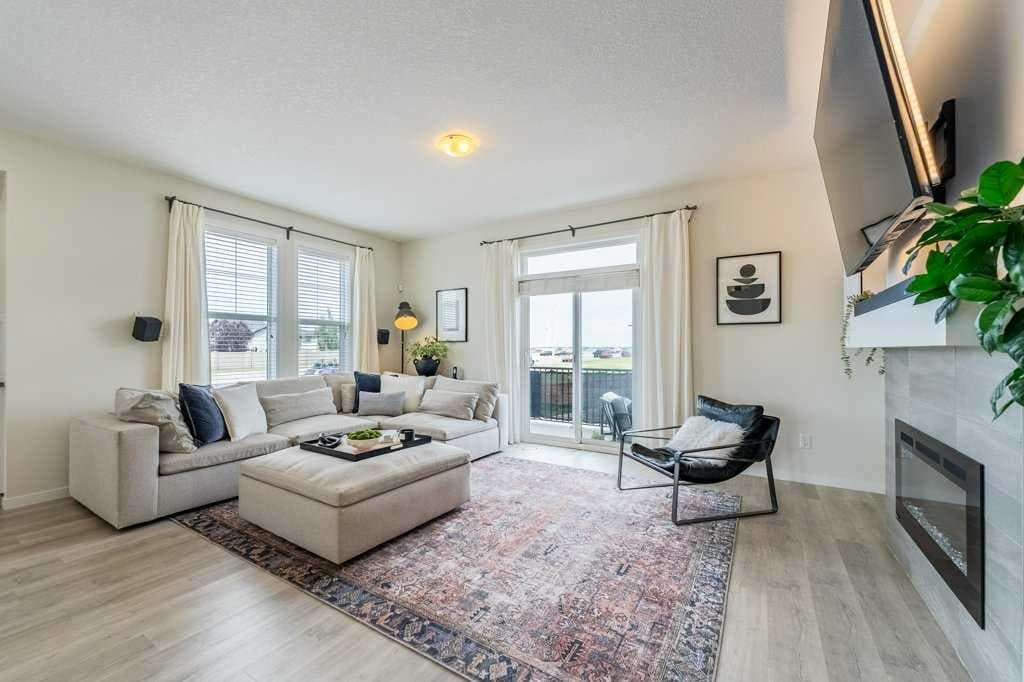 157 South Point Court SW