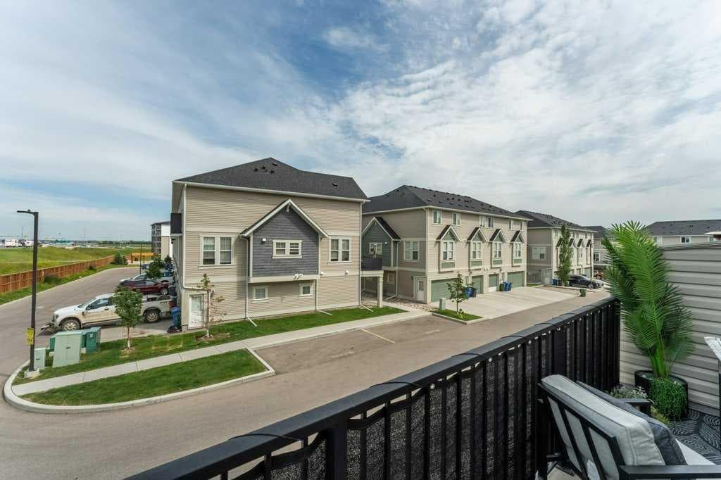 157 South Point Court SW