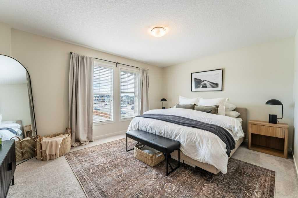 157 South Point Court SW