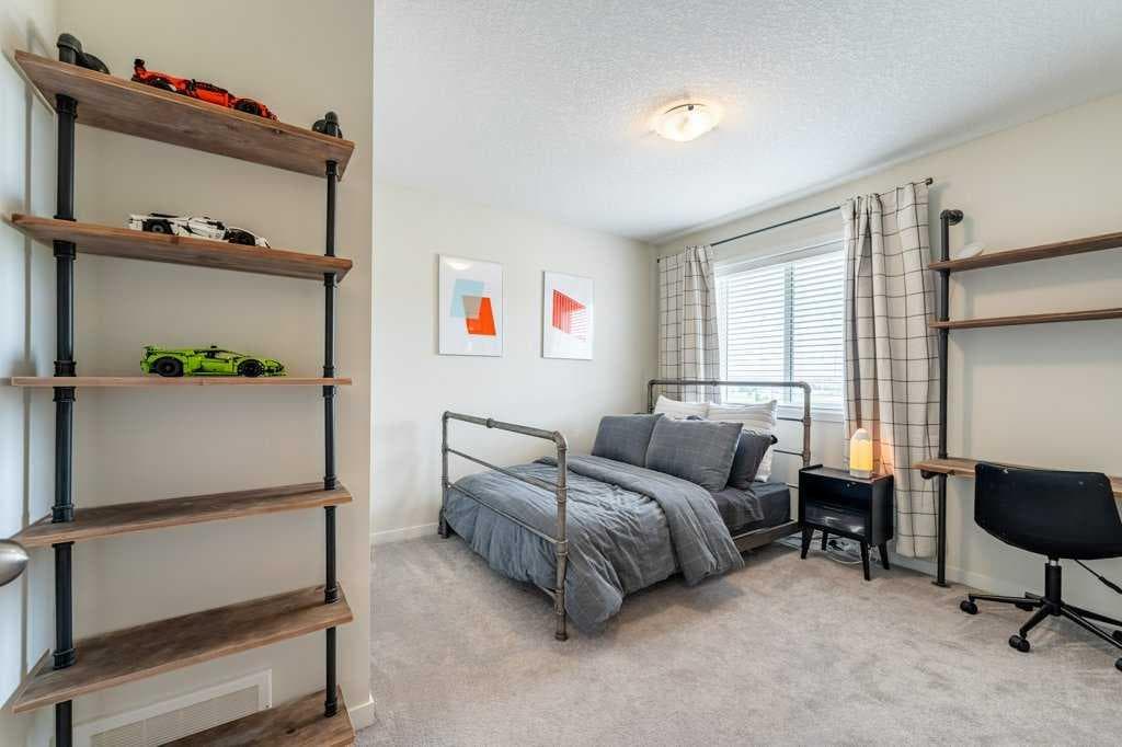 157 South Point Court SW