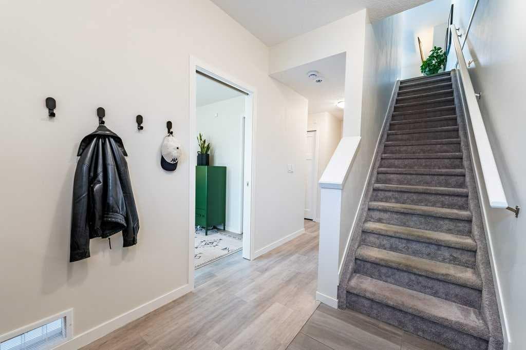 157 South Point Court SW