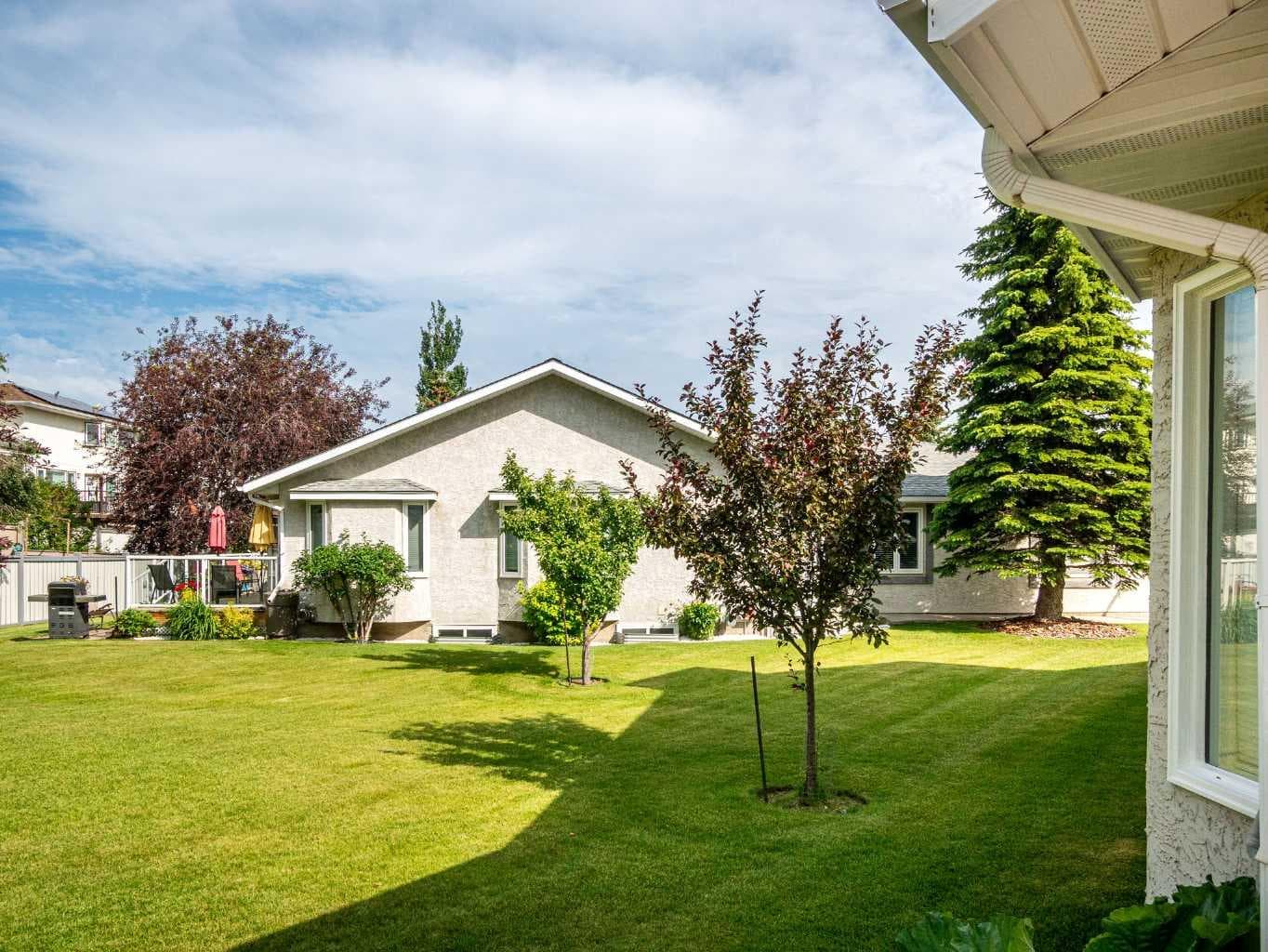 277 Arbour Cliff Close NW