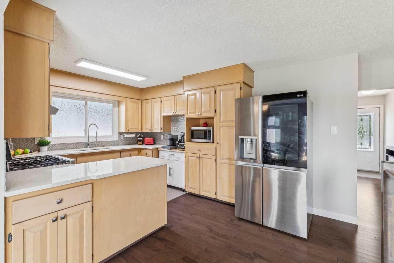 241 Allan Crescent SE