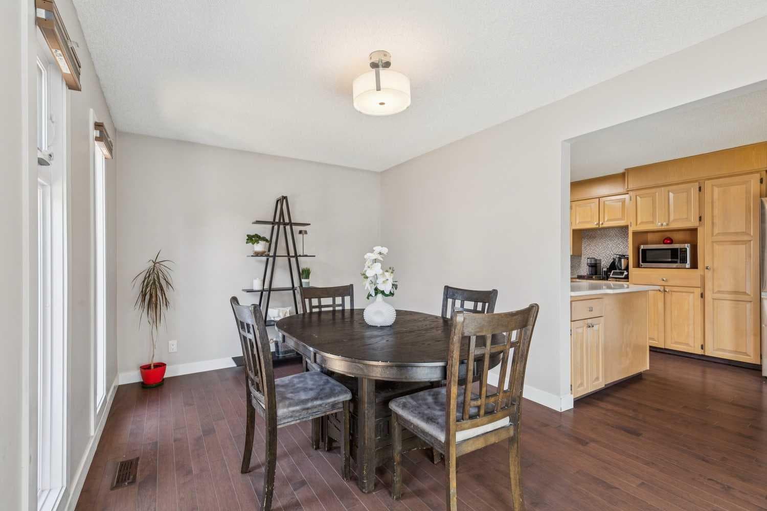 241 Allan Crescent SE