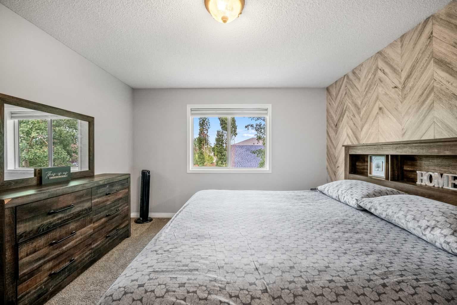 163 West Lakeview Passage 