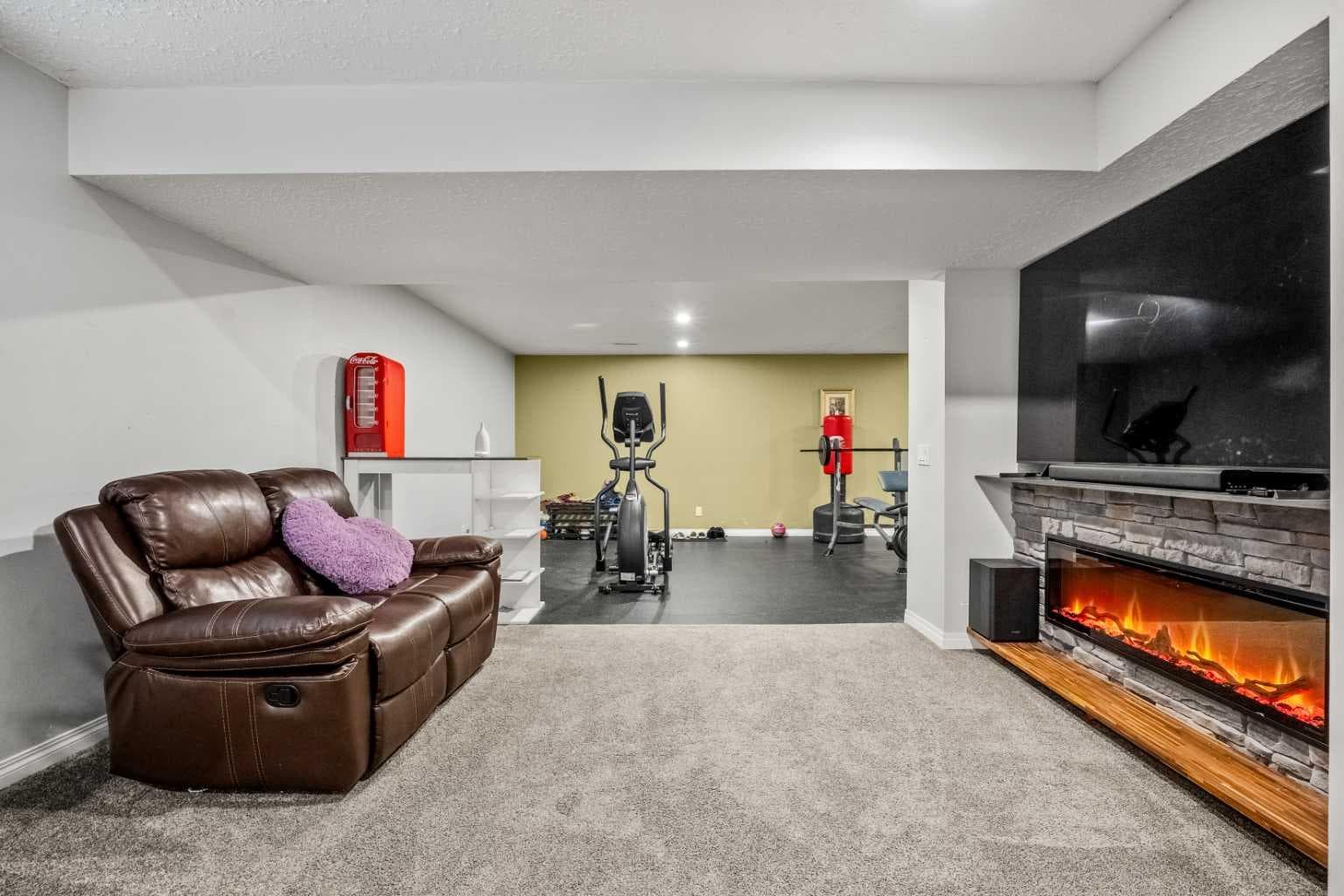 163 West Lakeview Passage 