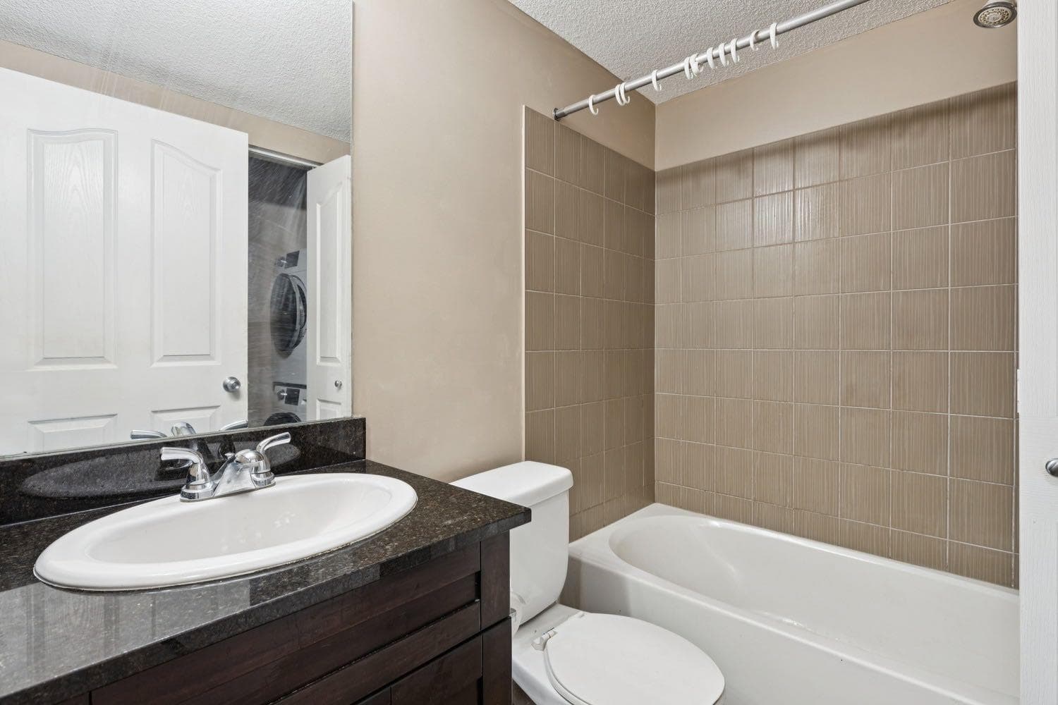2117, 403 Mackenzie Way SW