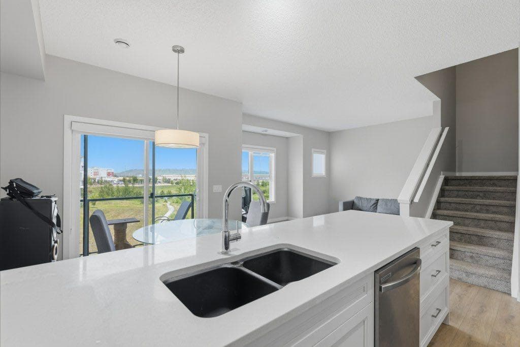709, 250 Fireside View 