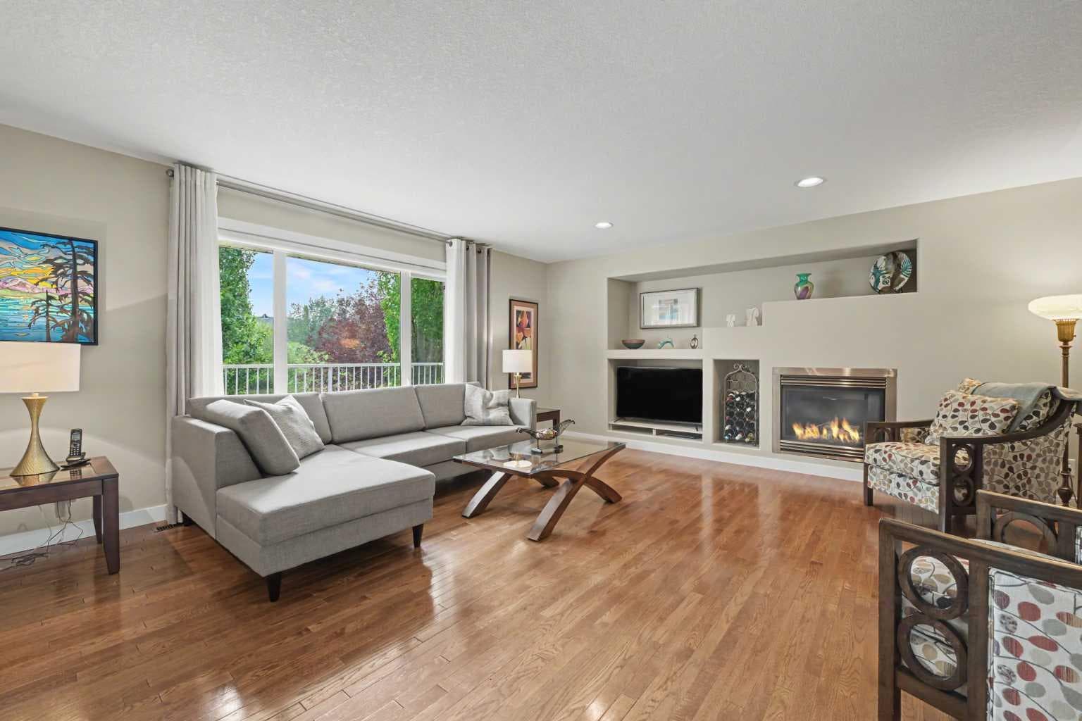 915 Coopers Drive SW