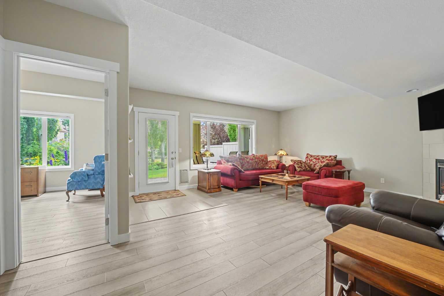 915 Coopers Drive SW