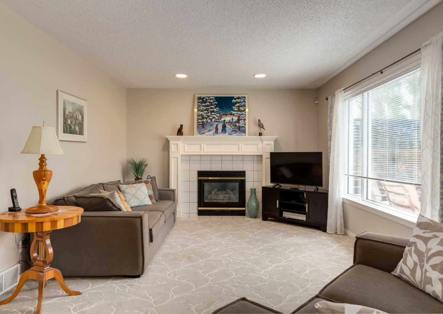 63 Arbour Lake Drive NW