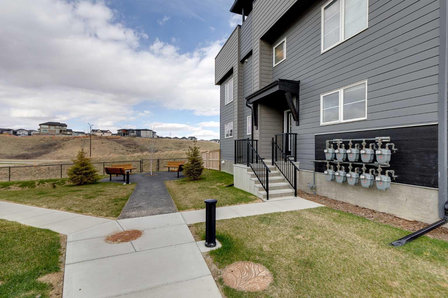 302, 260 Rowley Way NW