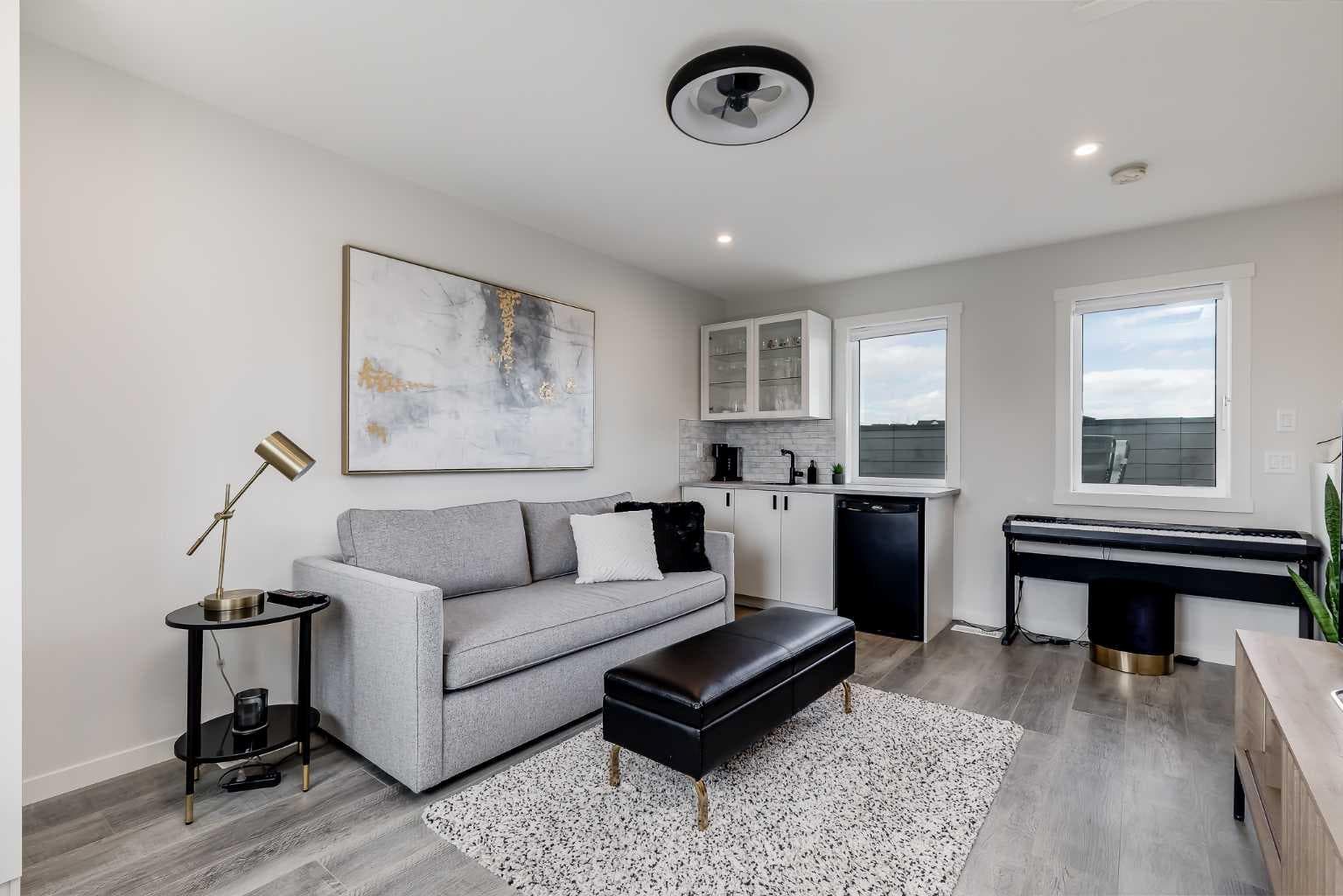 302, 260 Rowley Way NW