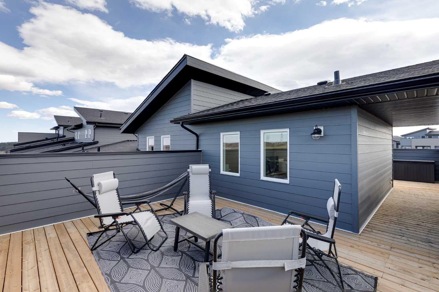 302, 260 Rowley Way NW