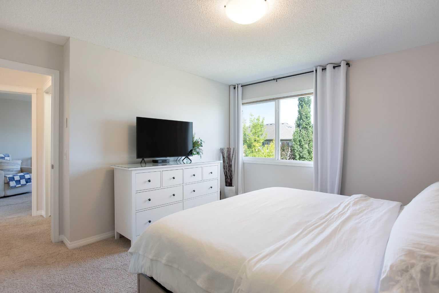 2363 Baywater Crescent SW
