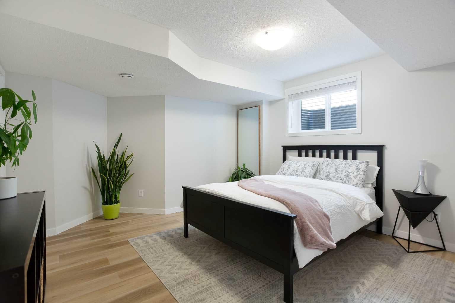 2363 Baywater Crescent SW